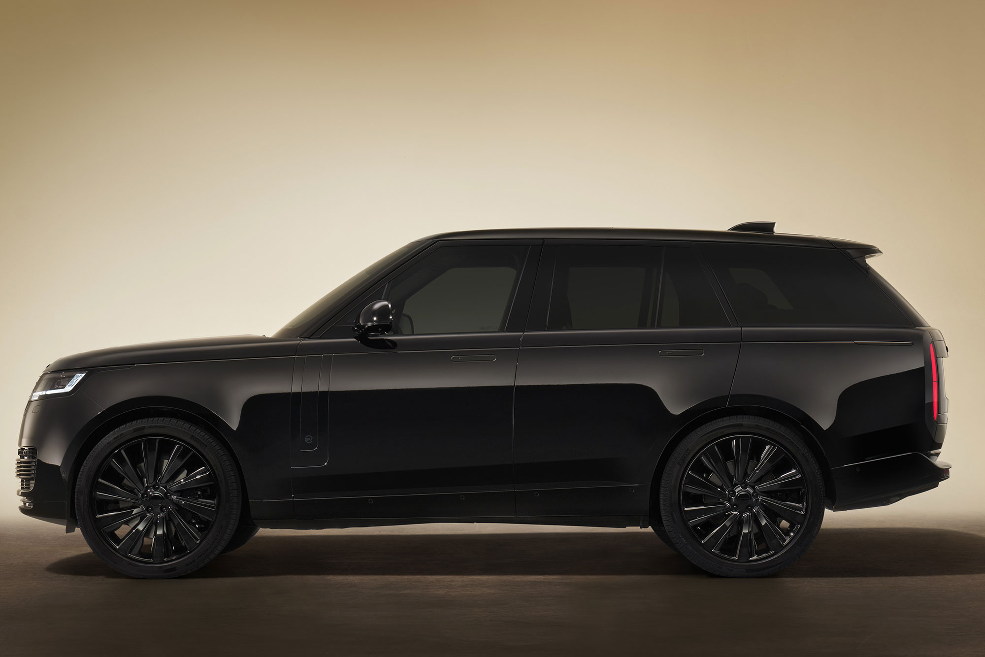 Range Rover Black Full Size 2025