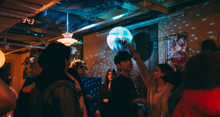 Hi-Fi Listening Bar at 915 Dupont photo by Shun Yu