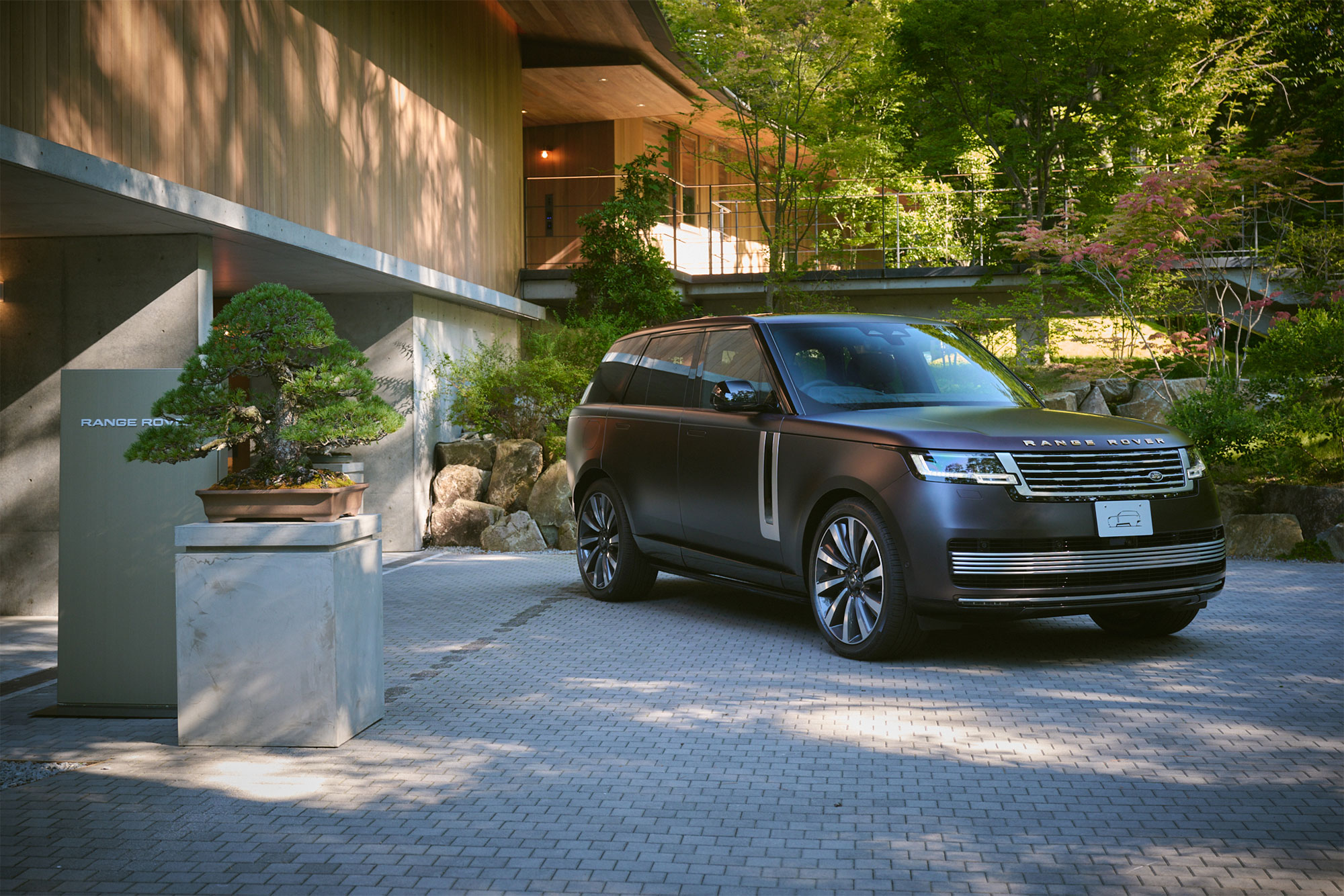 Range Rover House Tokyo 2025 , featuring the Range Rover SV Bespoke Urban Twilight Collection.