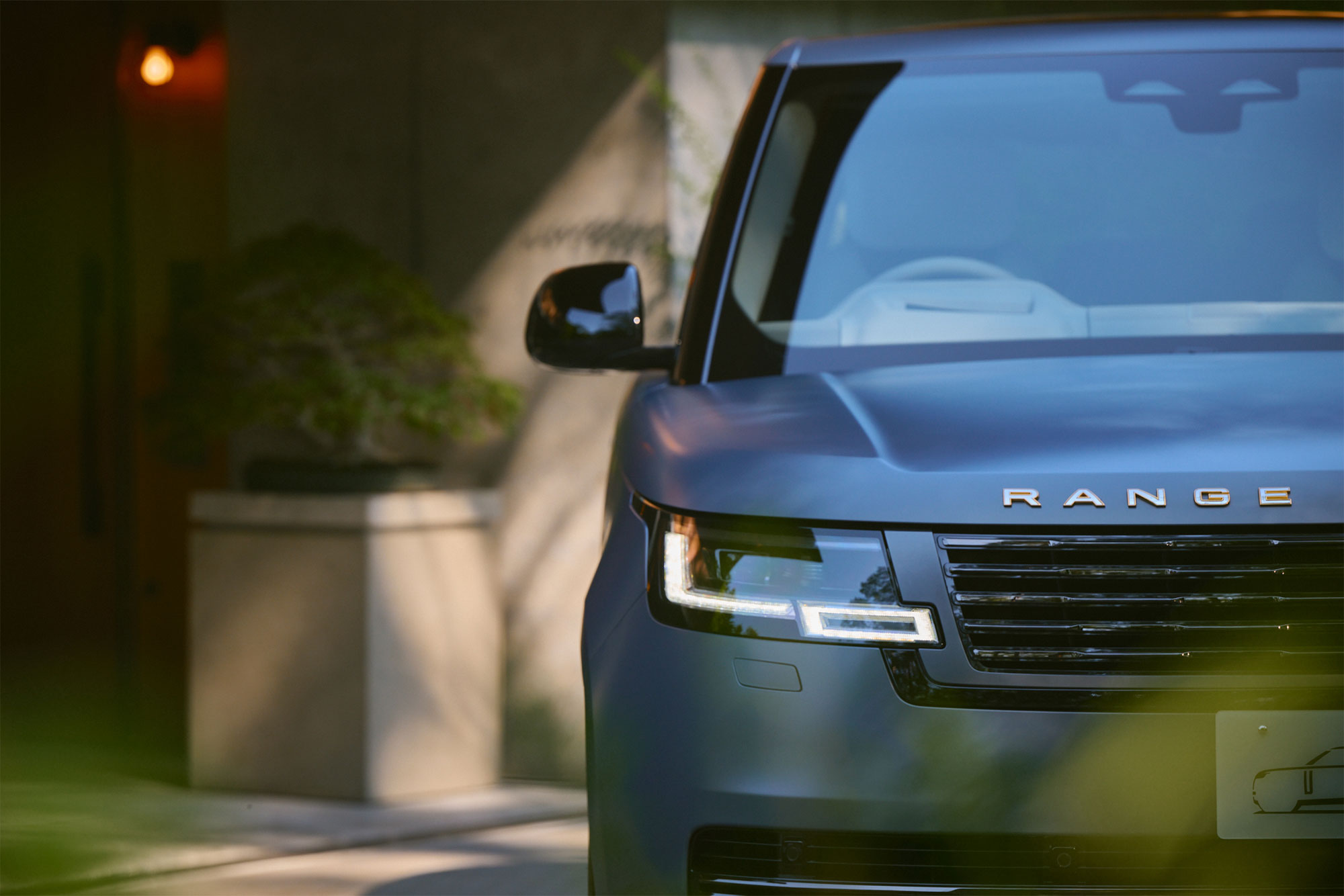 Range Rover House Tokyo 2025 , featuring the Range Rover SV Bespoke Urban Twilight Collection.
