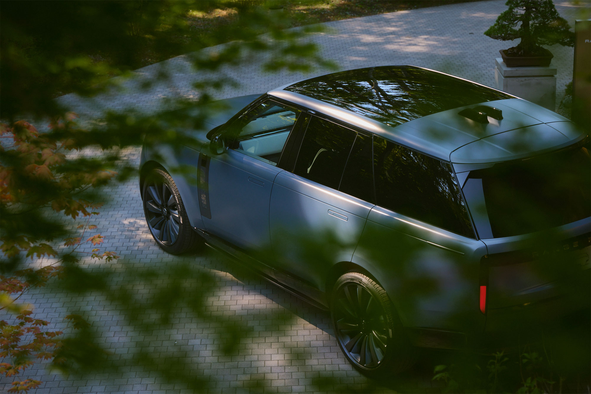 Range Rover House Tokyo 2025 , featuring the Range Rover SV Bespoke Urban Twilight Collection.