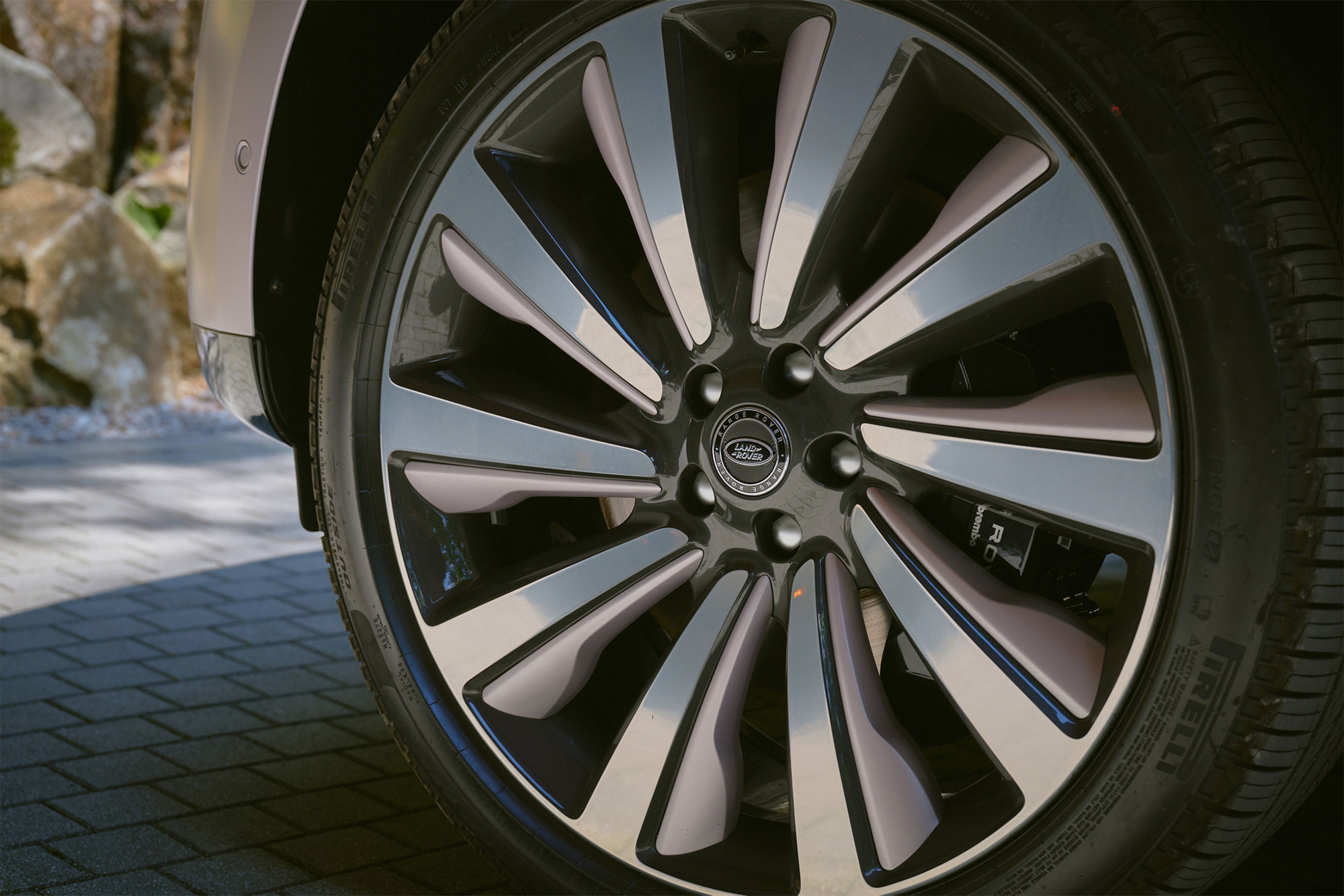 Range Rover House Tokyo 2025 , featuring the Range Rover SV Bespoke Urban Twilight Collection.
