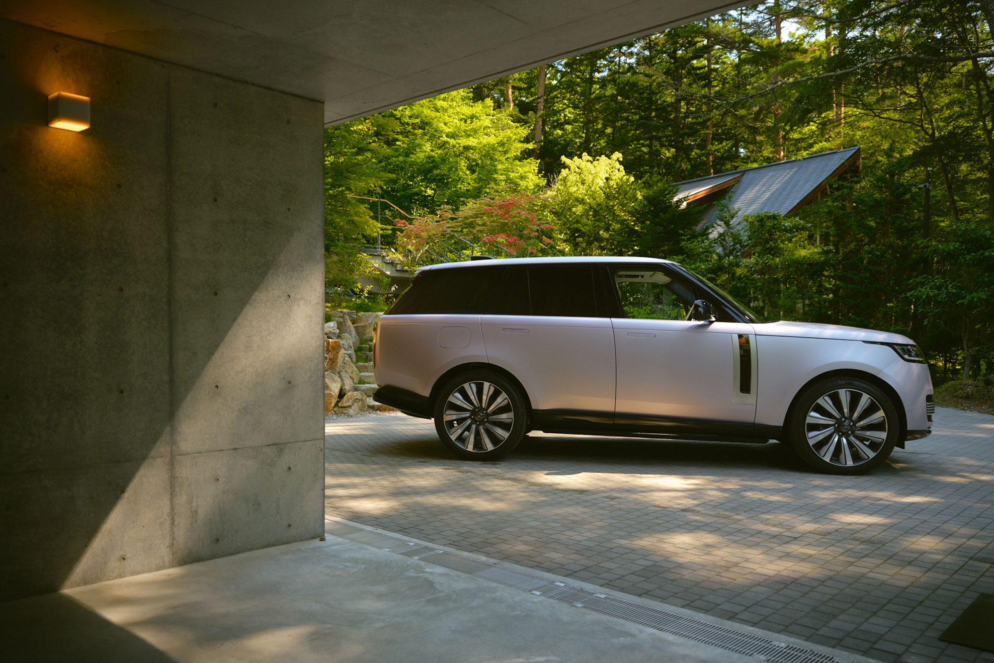 Range Rover House Tokyo 2025 , featuring the Range Rover SV Bespoke Urban Twilight Collection.