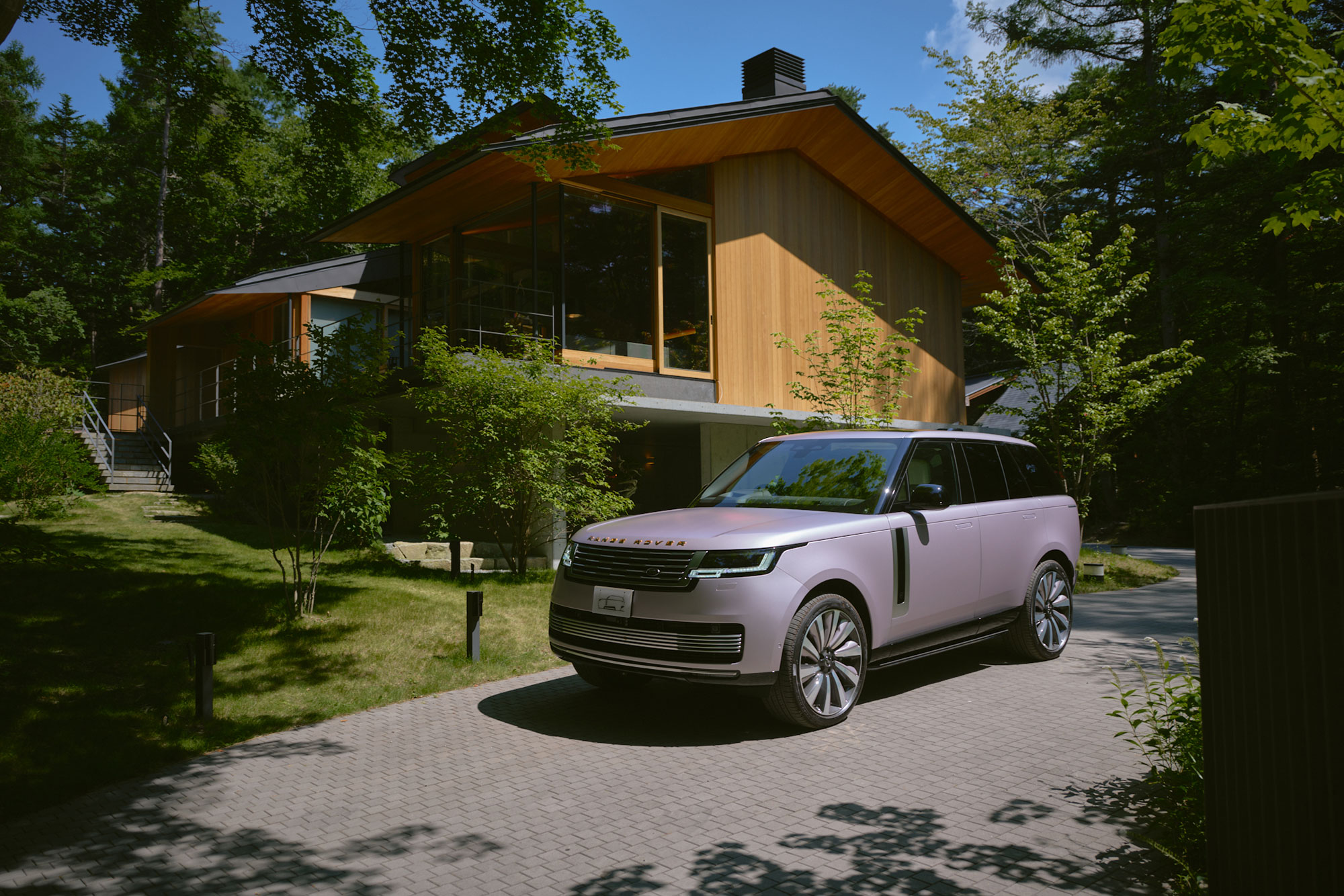Range Rover House Tokyo 2025 , featuring the Range Rover SV Bespoke Urban Twilight Collection.