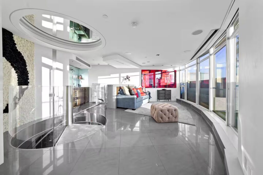 Vancouver - Modern 2-Level Penthouse