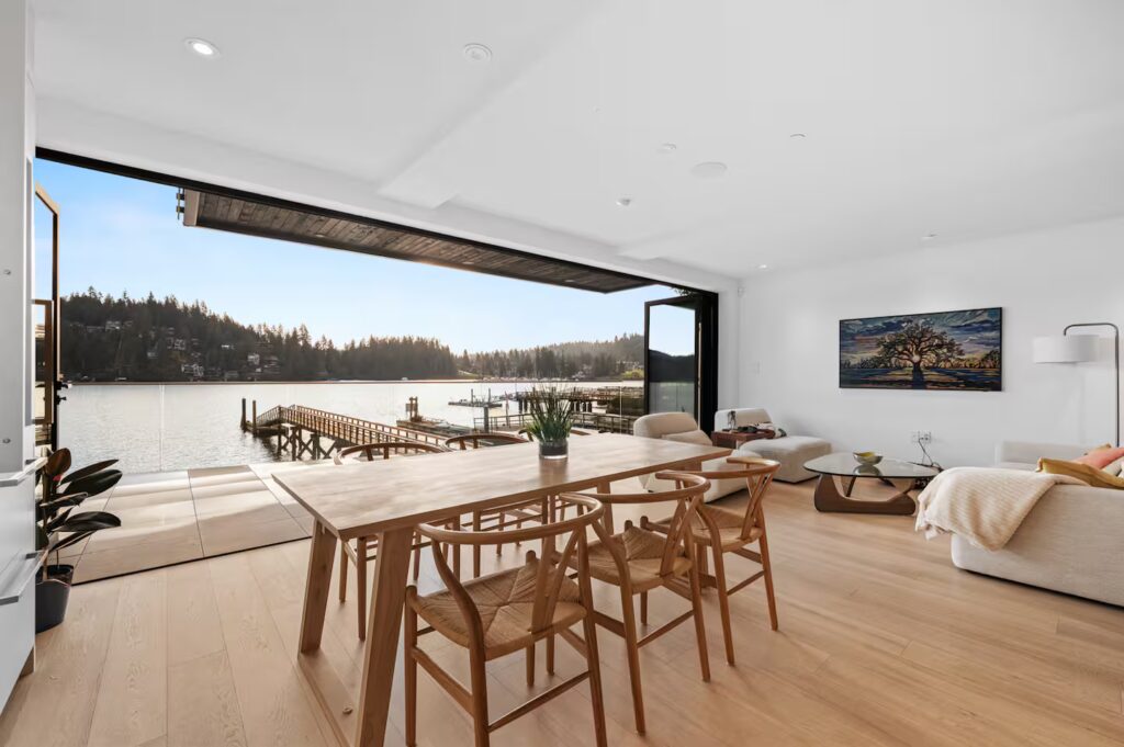 Vancouver - Waterfront Living in Deep Cove