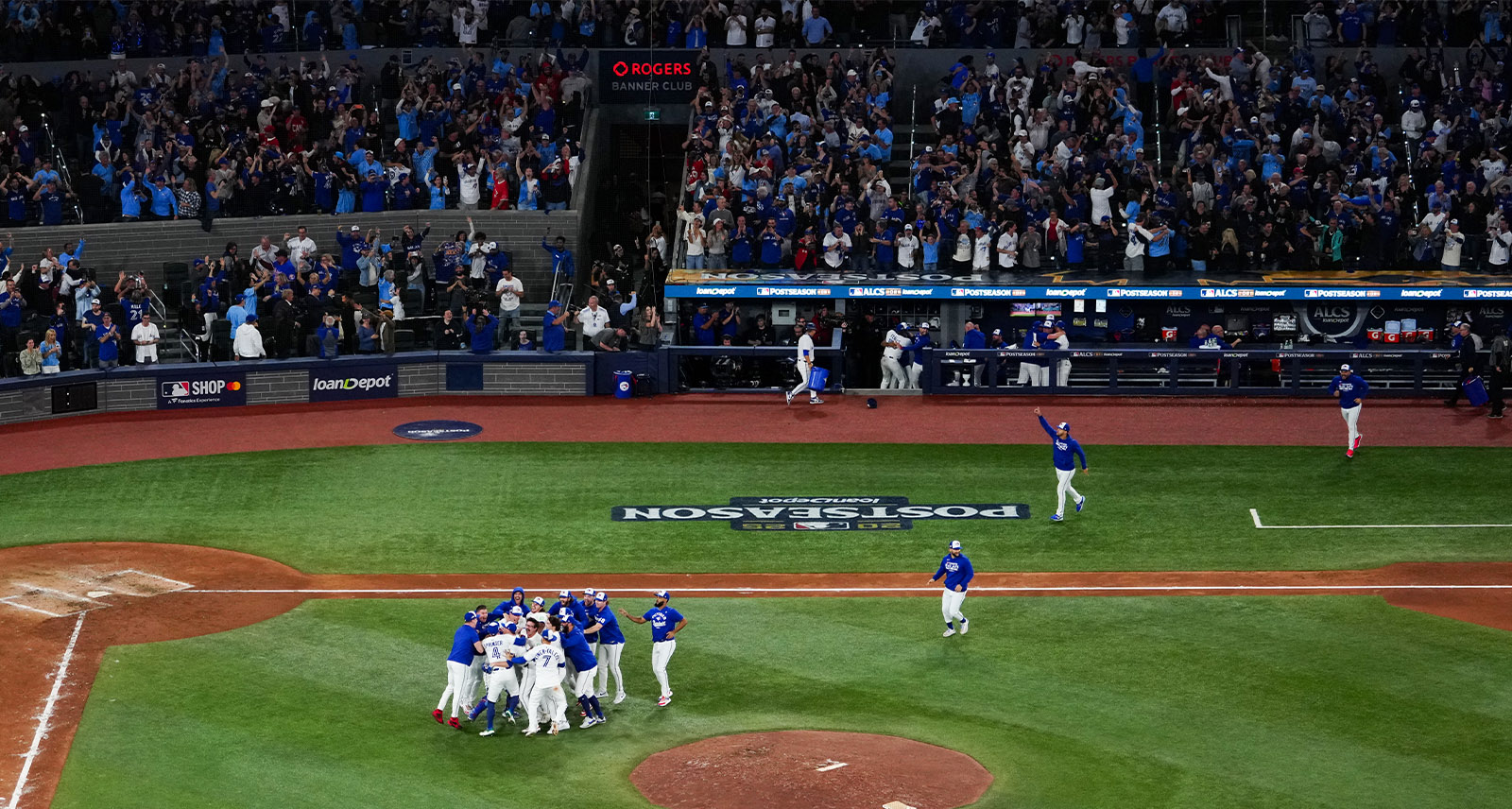TORONTO, ON - OCTOBER 20: MEMBERS OF THE TORONTO BLUE JAYS CELEBRATE AFTER WINNING GAME SEVEN OF THE AMERICAN LEAGUE CHAMPIONSHIP SERIES PRESENTED BY LOANDEPOT BETWEEN THE SEATTLE MARINERS AND THE TORONTO BLUE JAYS AT ROGERS CENTRE ON MONDAY, OCTOBER 20, 2025 IN TORONTO, ONTARIO, CANADA. (PHOTO BY DANIEL SHIREY/MLB PHOTOS VIA GETTY IMAGES)