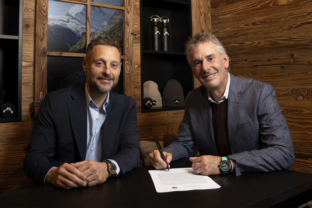 NORQAIN x NHL Signing Co-founder Mark Streit President of NHL Business Keith Wachtel. Photo courtesy of NORQAIN.