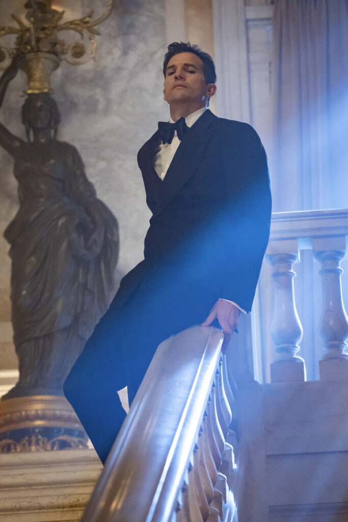 Ashton Kutcher in new FX Series the Beauty.