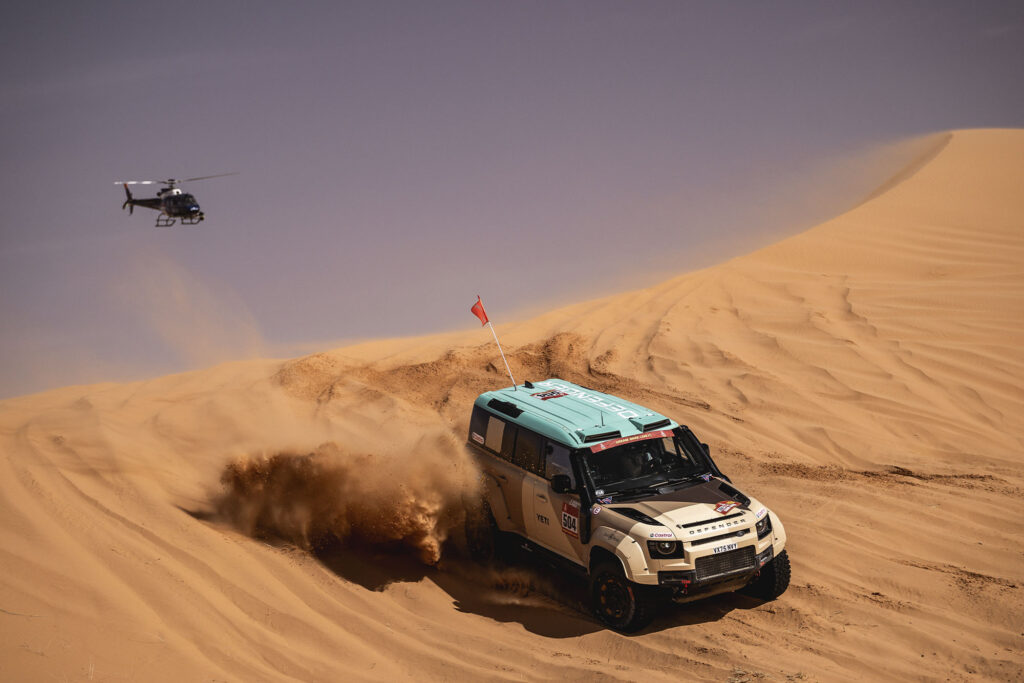 DEFENDER RALLY SARA PRICE 504 STAGE6 CREDIT ASOFOTOP Victor Eleuterio. Retrieved from Defender press site.