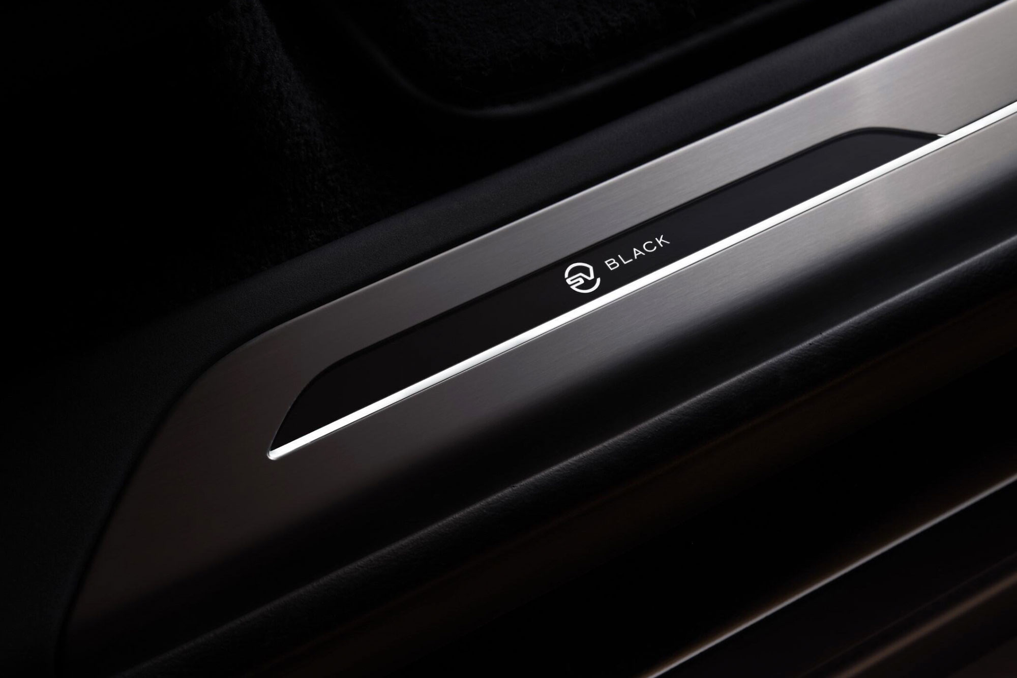 Range Rover marks the North American debut of the SV Black at Design Miami with its exclusive 'Dipped in Black' installation