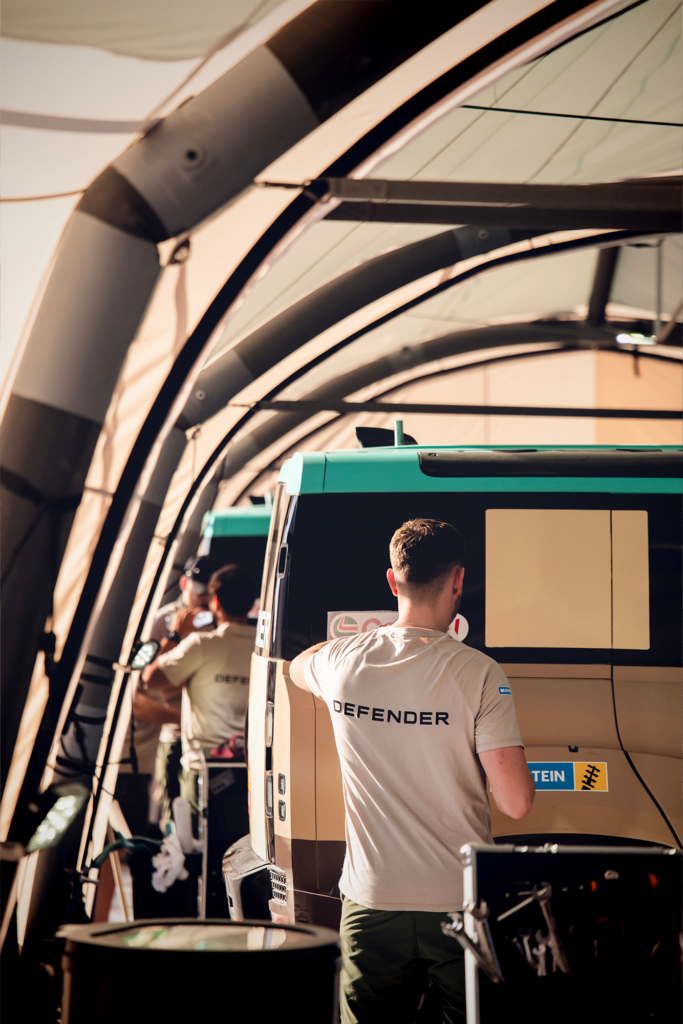 dakar rally defender 2026