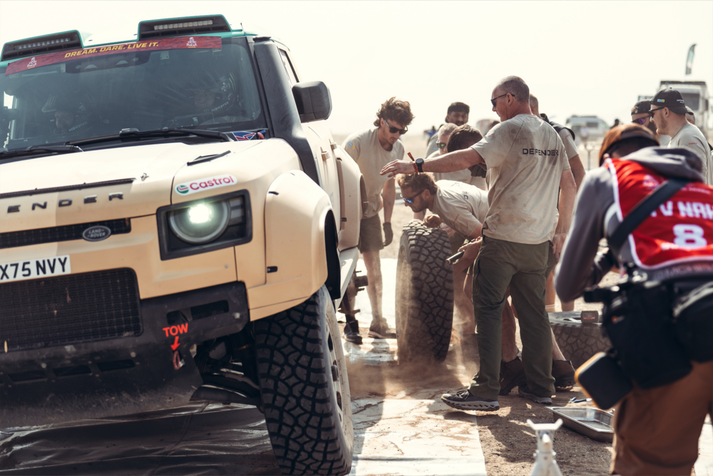 dakar rally defender 2026