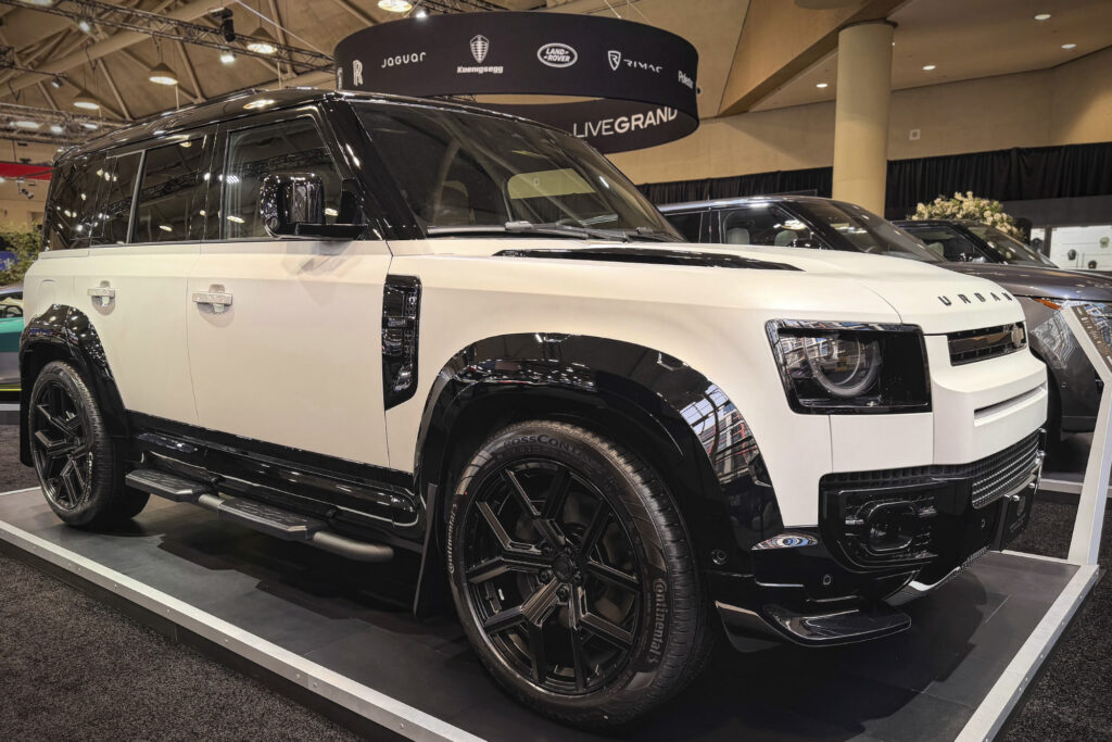 Defender P400 Widetrack Urban Kit at the 2026 Canadian International AutoShow in Toronto. Photo by Matt Bubbers.
