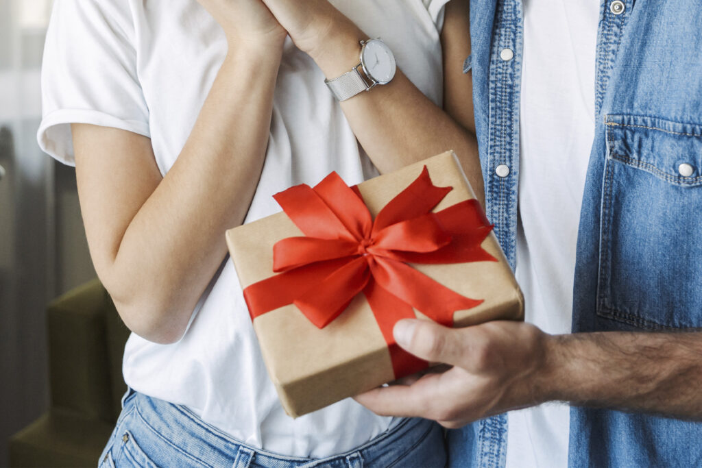 Valentine's Day dos and don'ts. Photo courtesy of Adobe Stock.