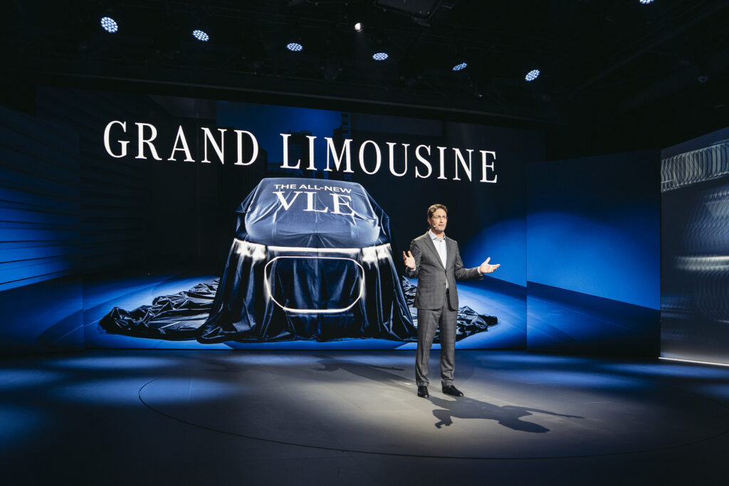 Mercedes VLE Minivan 2026. Photo courtesy of Mercedes.