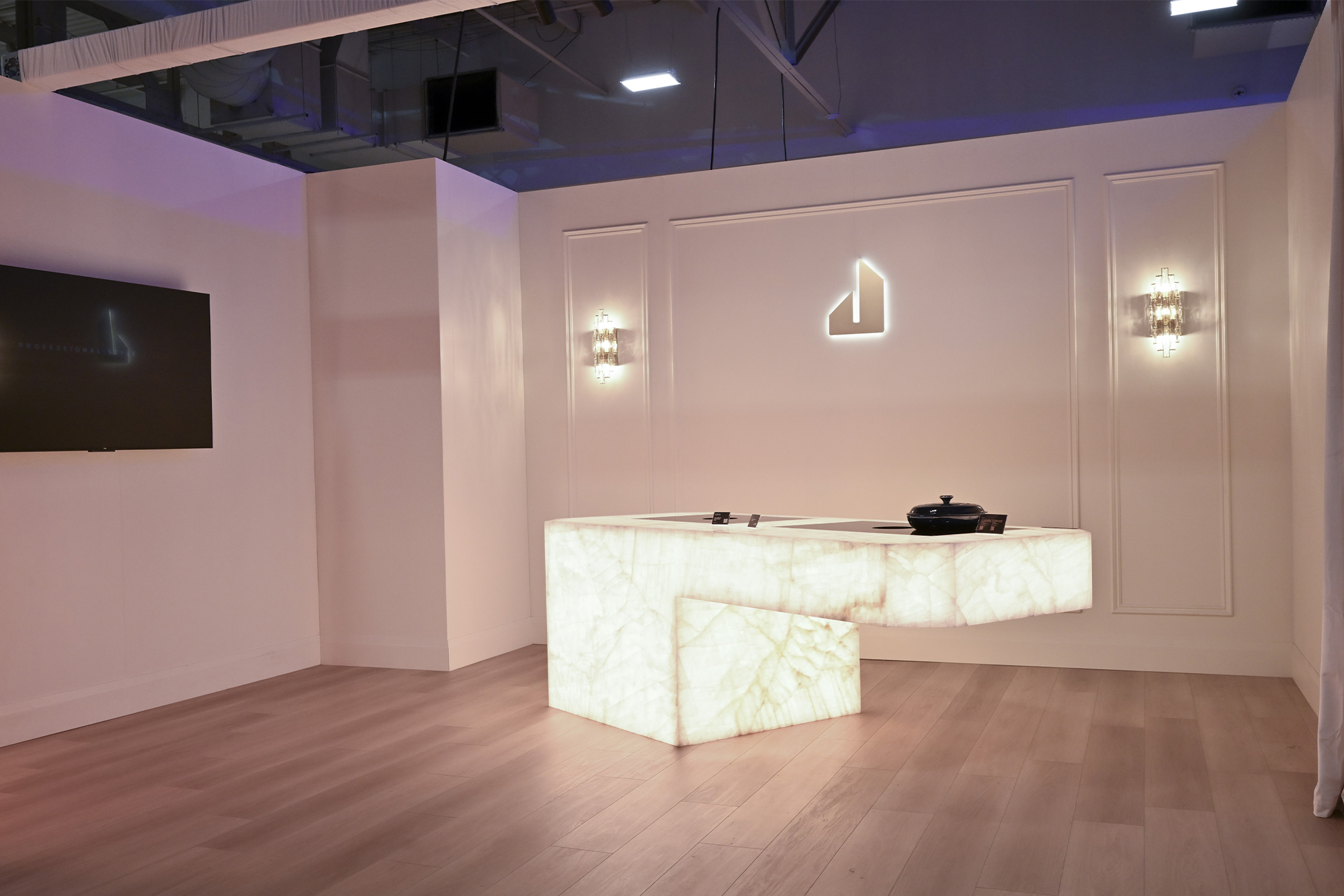 LIVING LUXE DESIGN SHOW. PHOTO BY GEORGE PIMENTEL