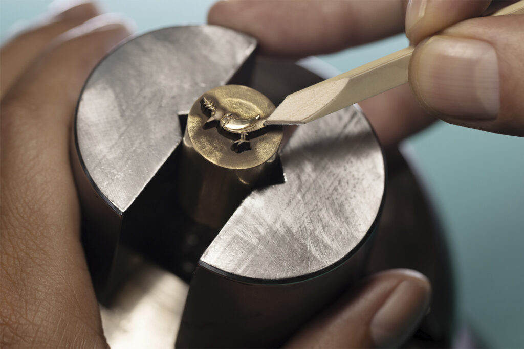 Tiffany Craft - Polishing of the Bird