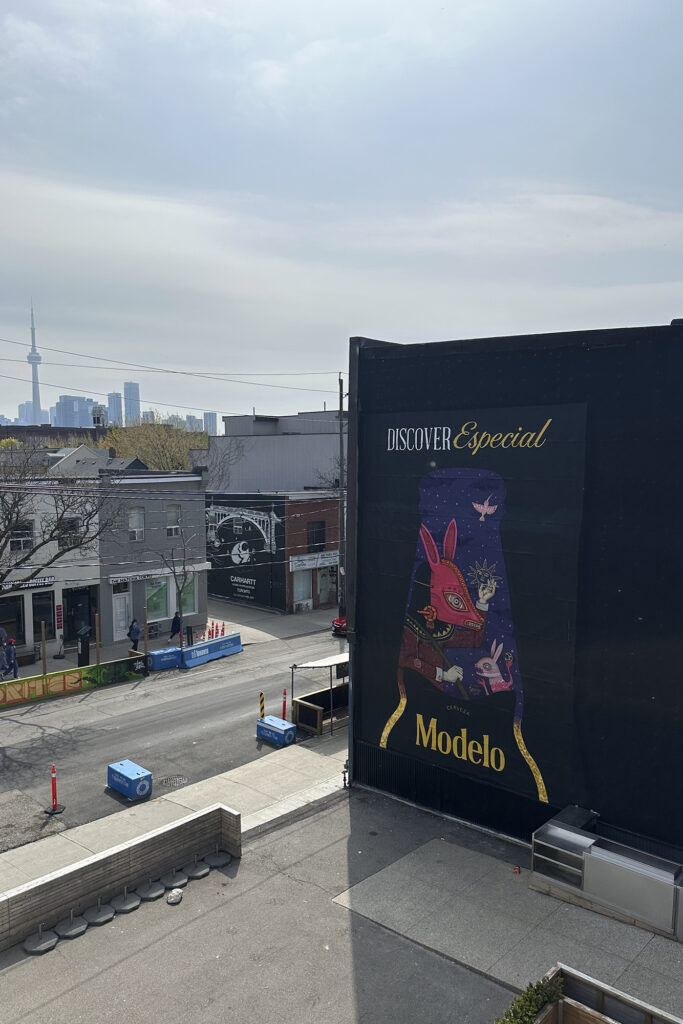 saner modelo 144 Ossington Ave Mural