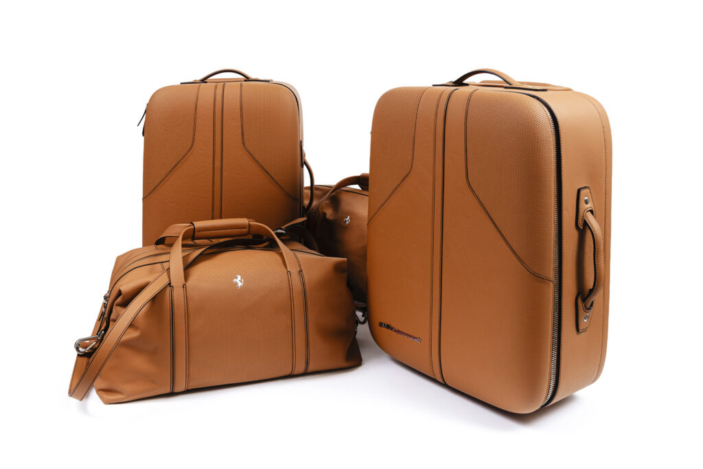 Ferrari 812 Superfast Luggage Set