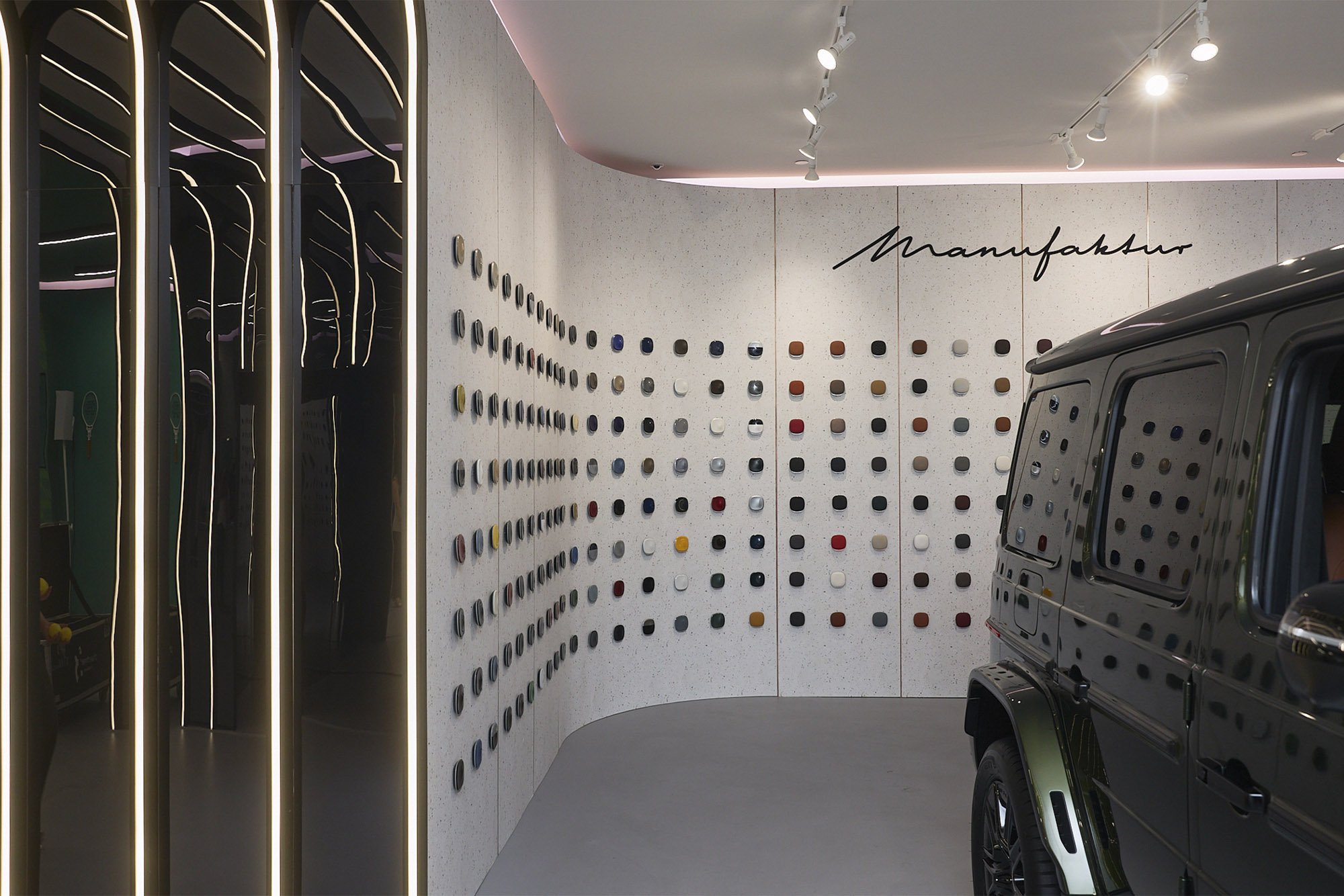 MERCEDES-BENZ STUDIO TORONTO. PHOTO BY DAVID PIKE.