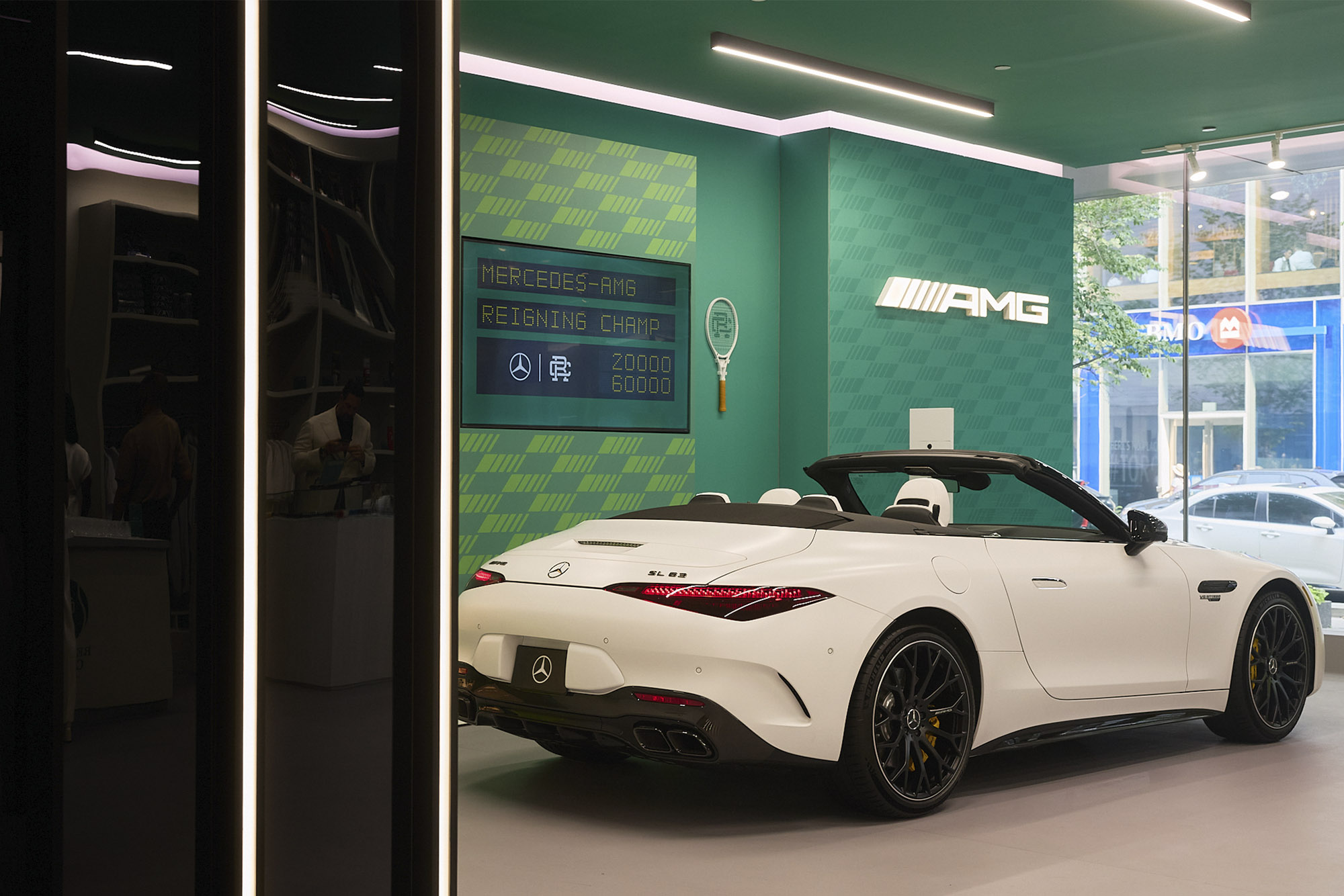 MERCEDES-BENZ STUDIO TORONTO. PHOTO BY DAVID PIKE.