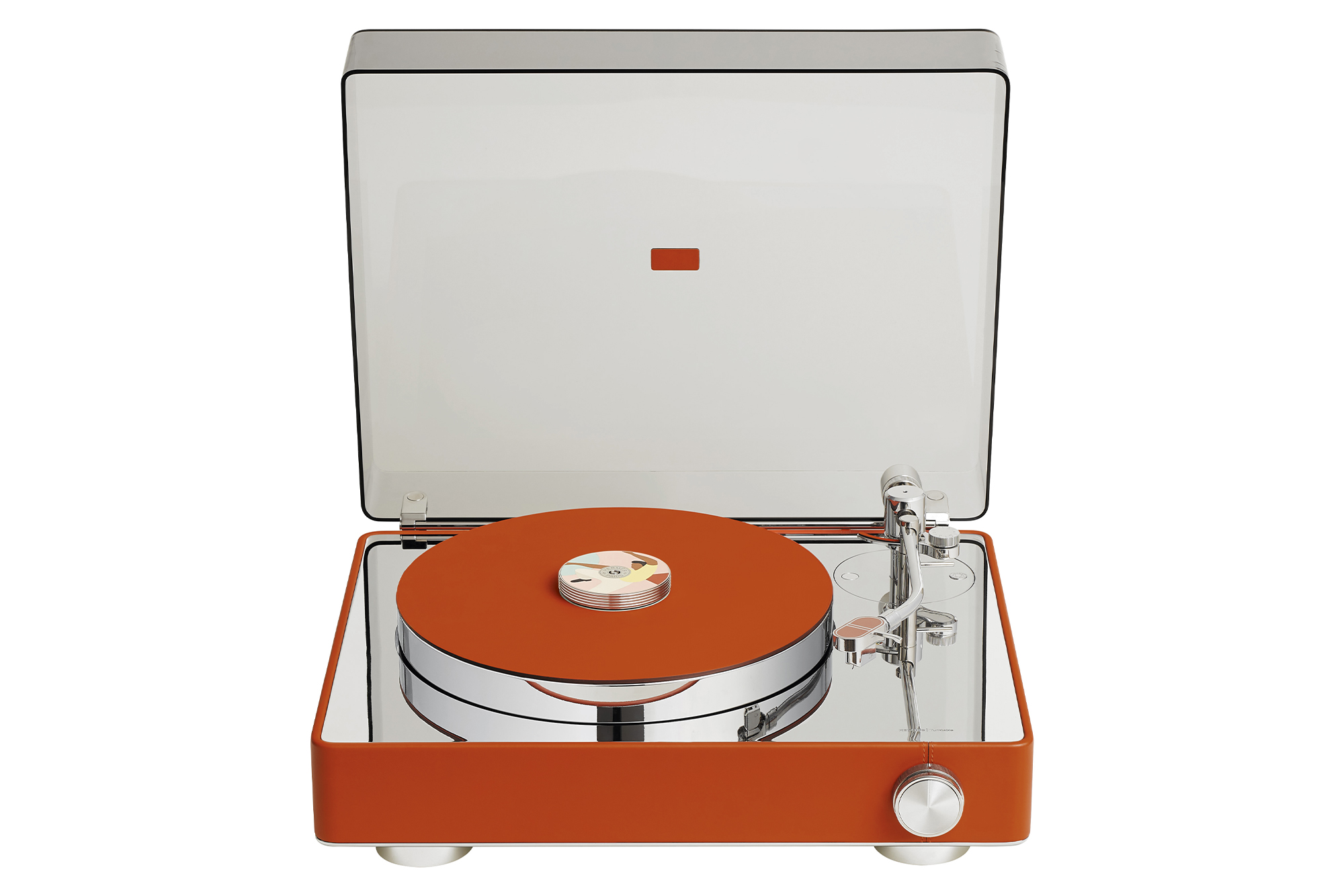 Platines vinyle 33 et 45 tours Hermès Turntable en chrome poli miroir et veau Swift - Collection PE26 - Hermès © Studio des Fleurs (4)
