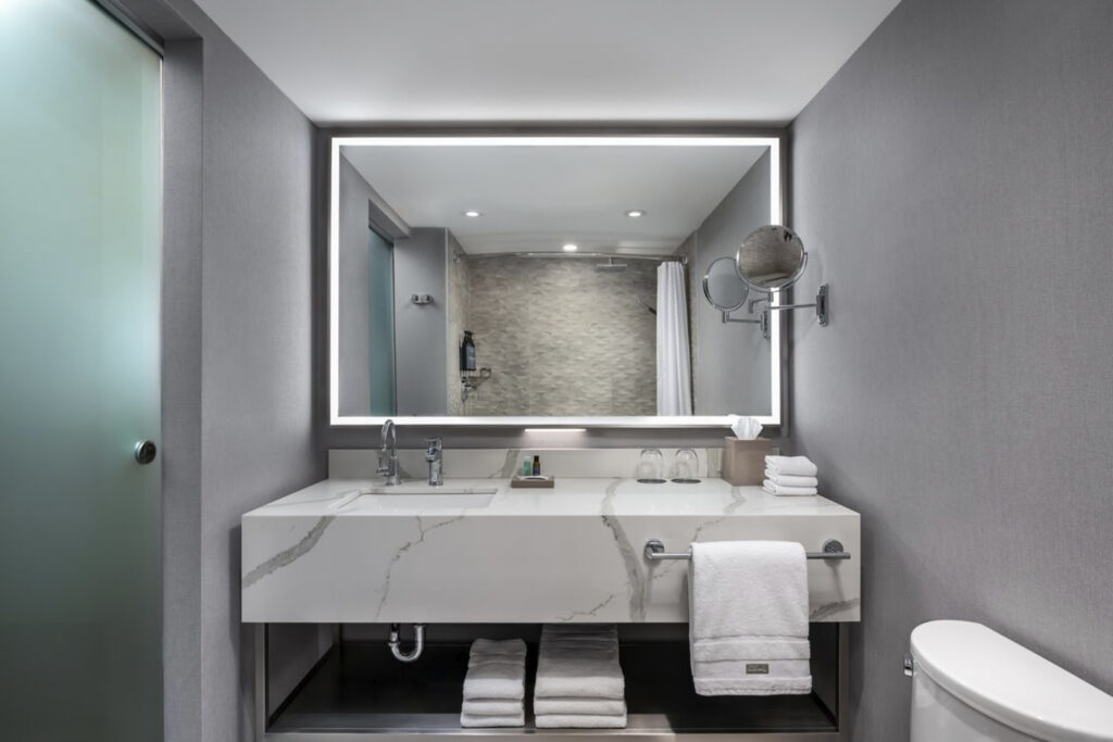 WESTIN HARBOUR CASTLE, TORONTO. PHOTO COURTESY OF WESTIN HARBOUR CASTLE.