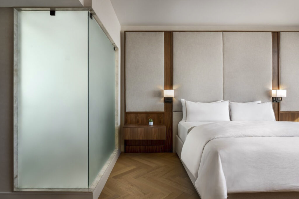 WESTIN HARBOUR CASTLE, TORONTO. PHOTO COURTESY OF WESTIN HARBOUR CASTLE.