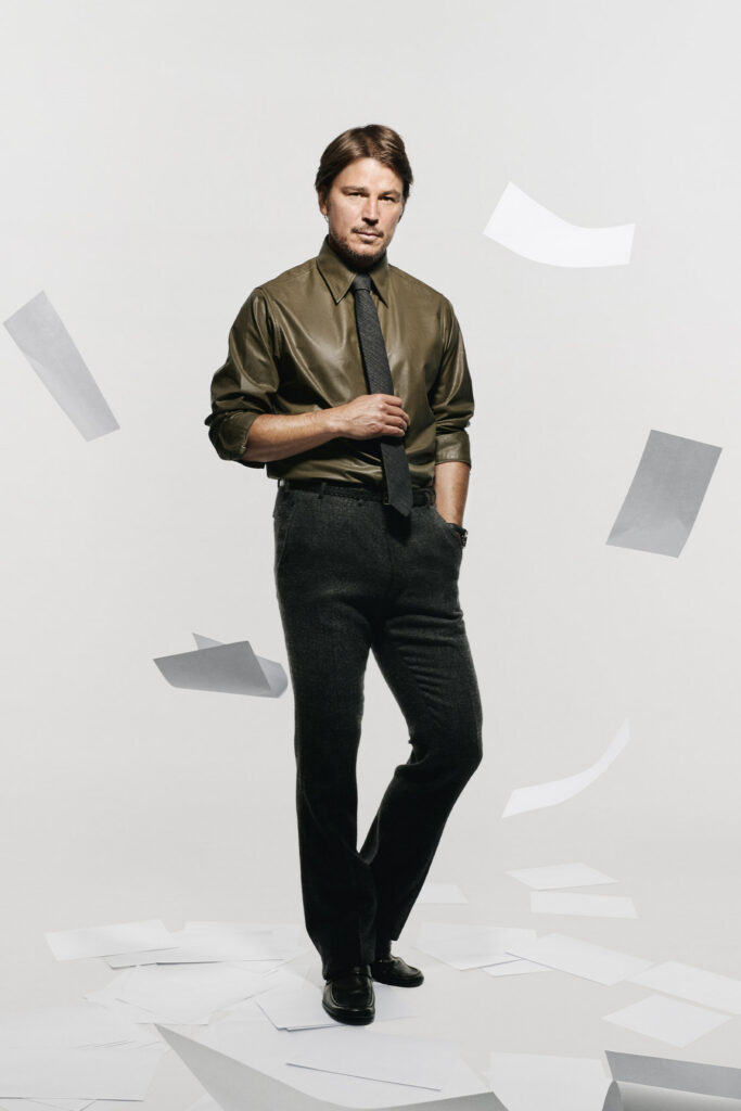 Josh Hartnett FULL LOOK BY MAISON MARGEILA WATCH BY IWC