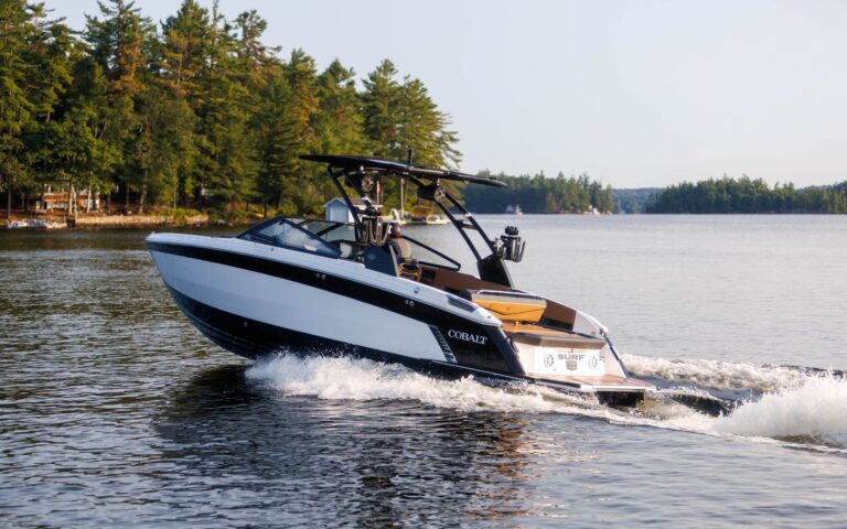 Cobalt R8 Surf feature