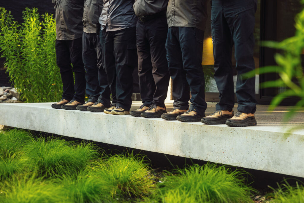 Range Rover House Muskoka sorel boots