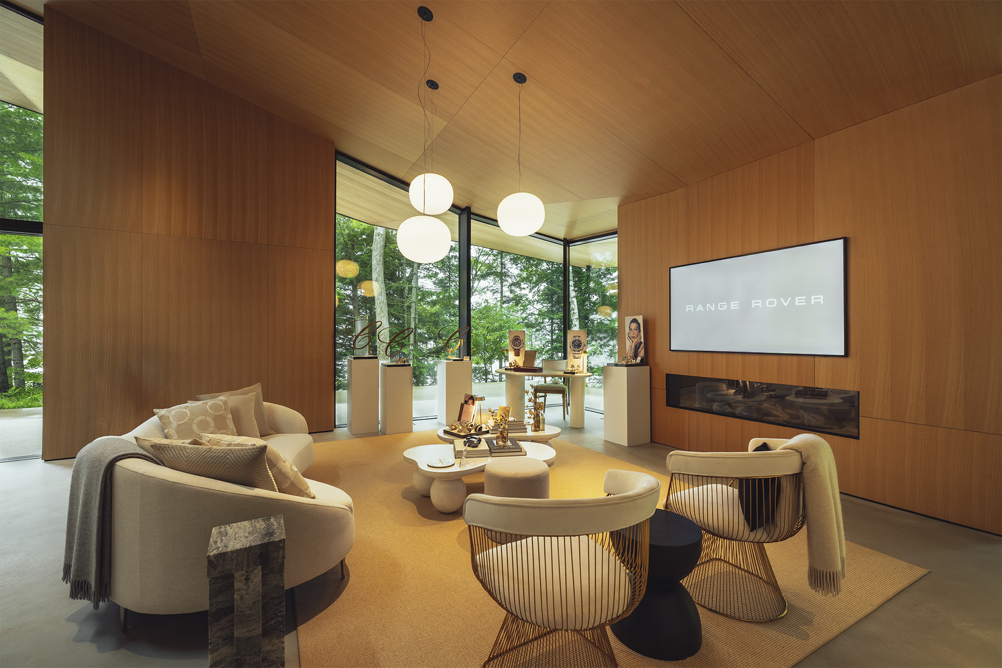 Range Rover House Muskoka - Photo by Denis Lipman