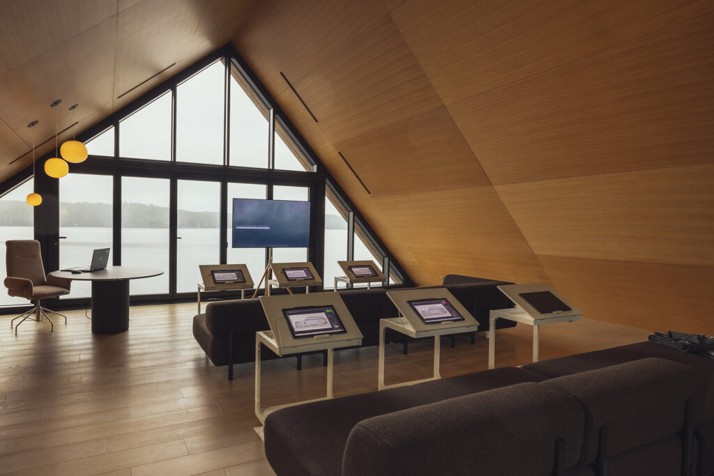 Range Rover House Muskoka - Photo by Denis Lipman