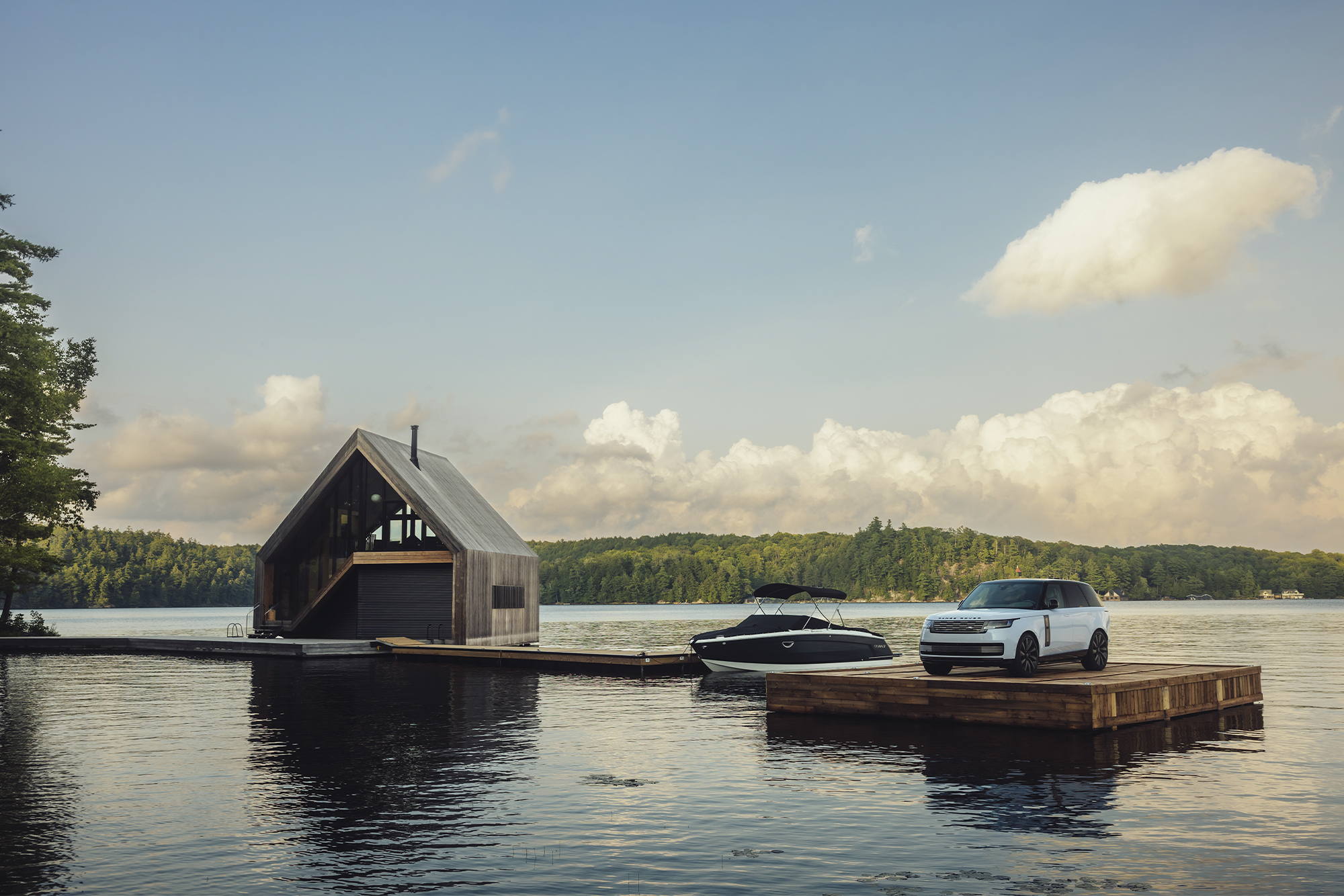 Range Rover House Muskoka - Photo by Denis Lipman