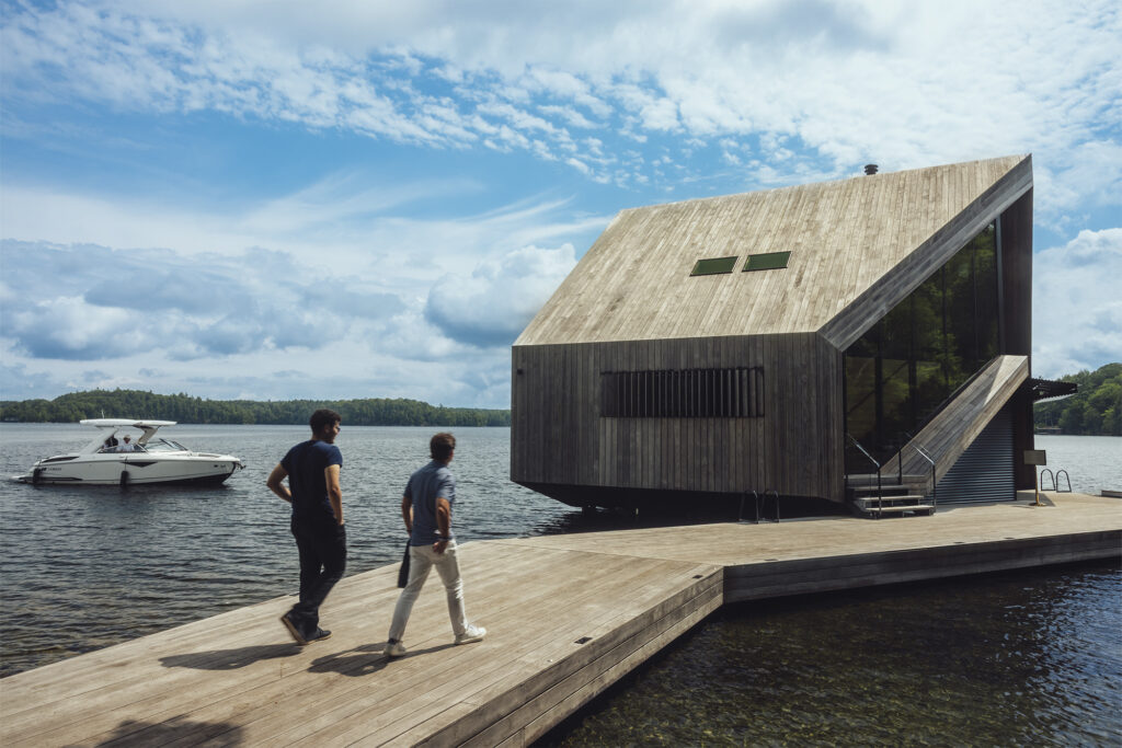 Range Rover House Muskoka - Photo by Denis Lipman