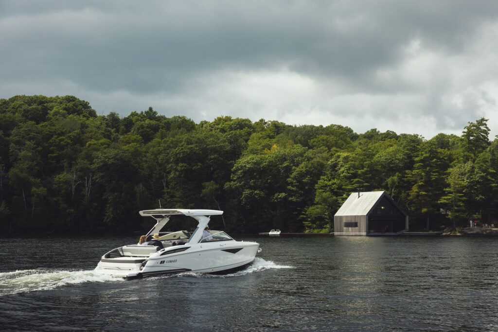 Range Rover House Muskoka - Photo by Denis Lipman