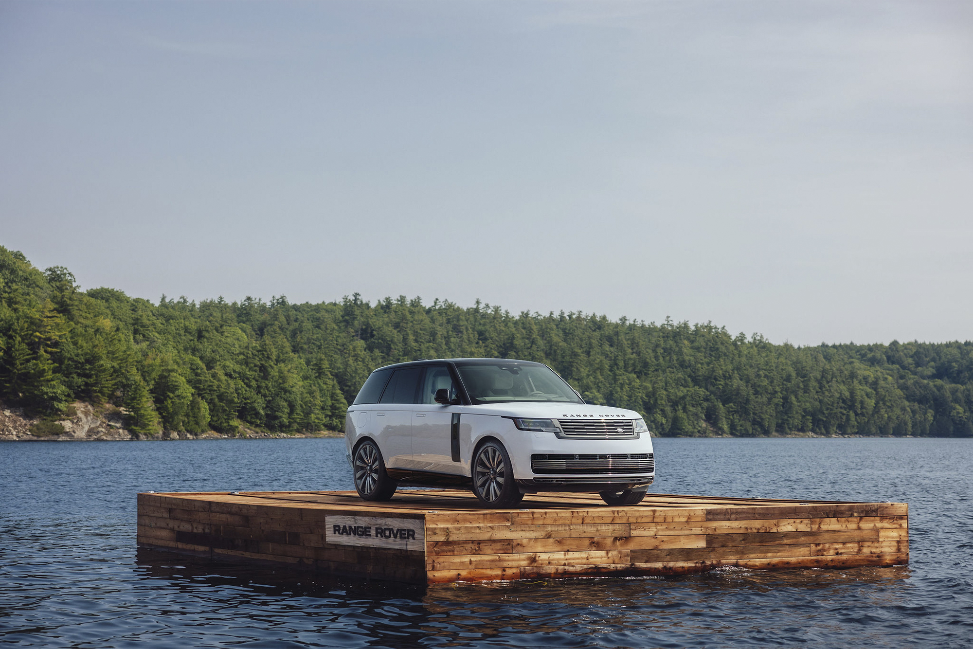 Range Rover House Muskoka. PhotoS by Denis Lipman.