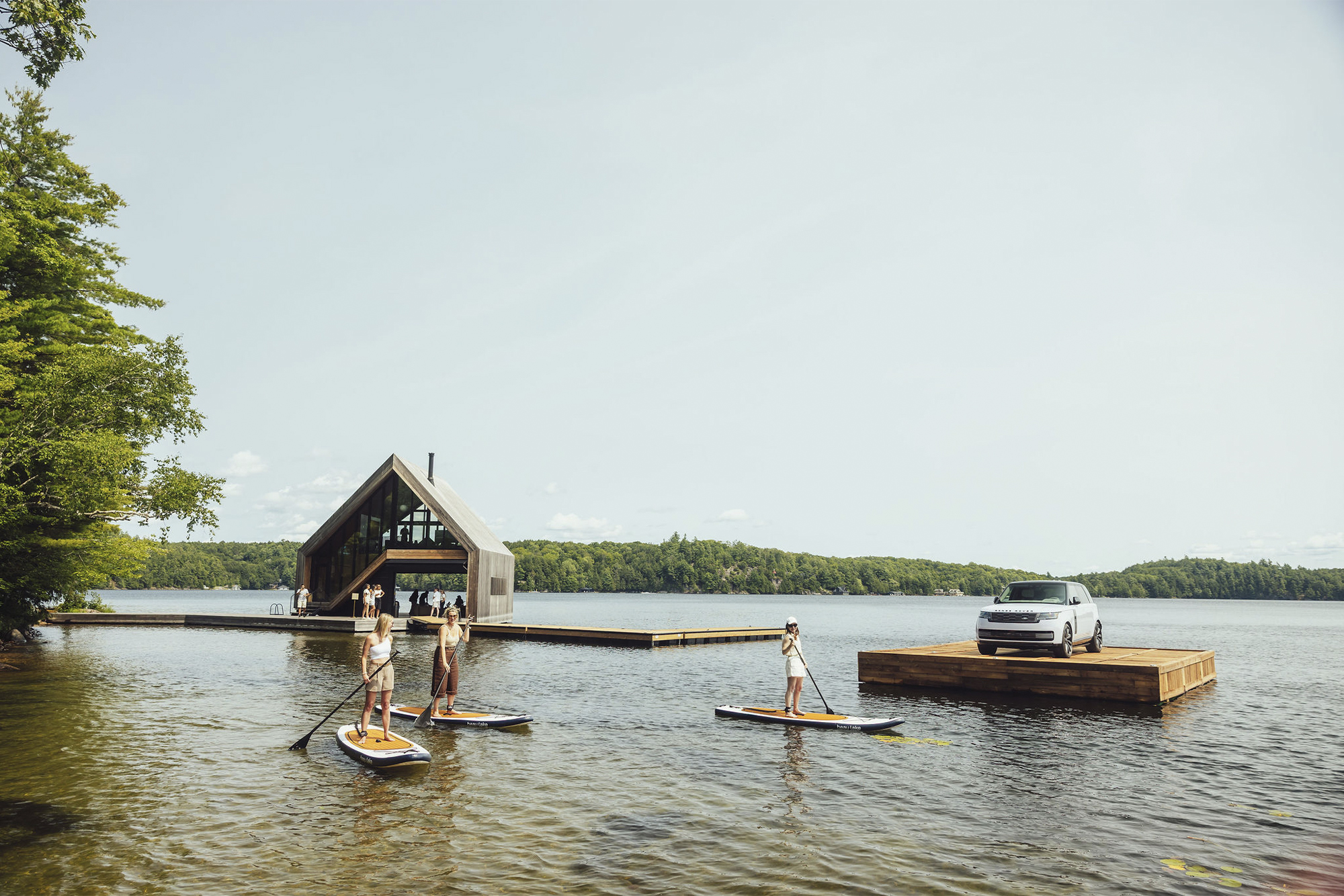 Range Rover House Muskoka. PhotoS by Denis Lipman.