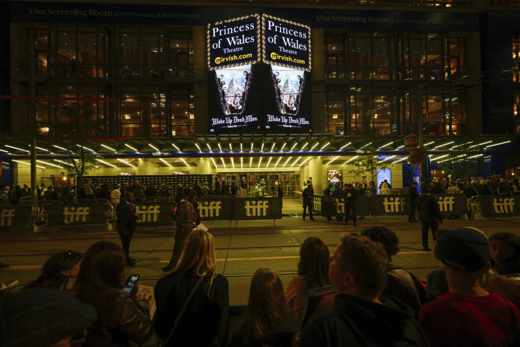 FESTIVAL STREET ATMOSPHERE. PHOTO BY NICK WONS.
