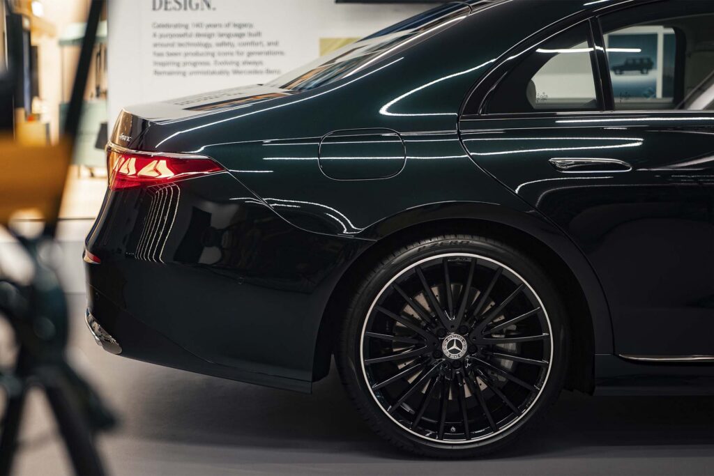 Mercedes-Benz Toronto Holt Renfrew Pop-Up. Photo courtesy of Newswire.