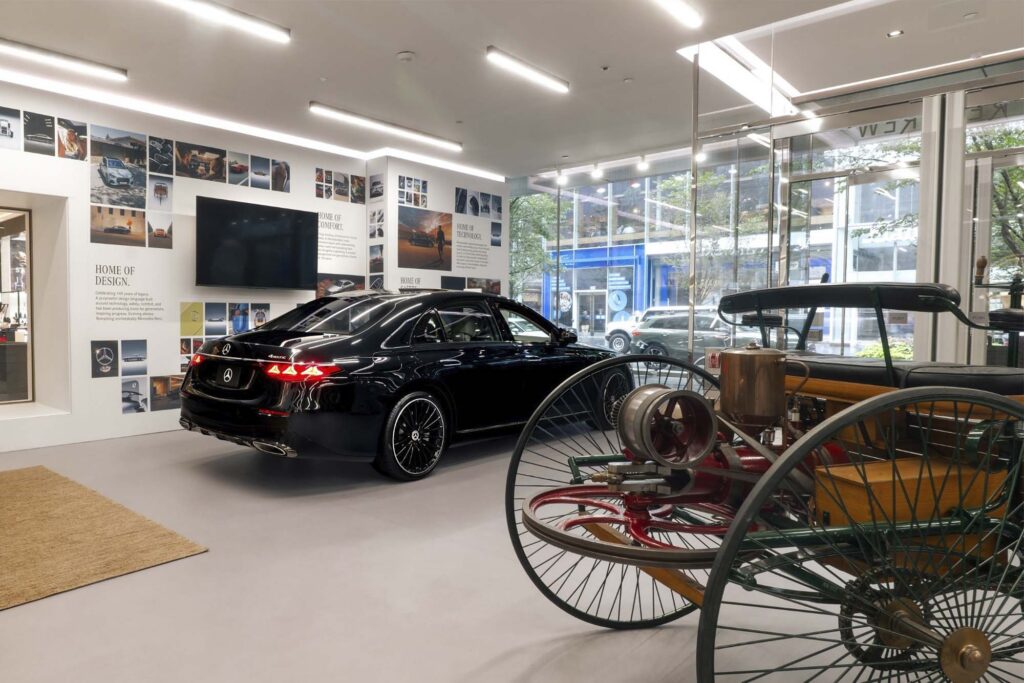 Mercedes-Benz Toronto Holt Renfrew Pop-Up. Photo courtesy of Newswire.