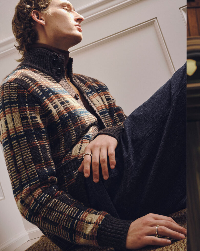 Knit Stack
Layer up this season with tactile knits that bring warmth, texture and dimension to every look.
LEFT: JACKET (2) AND PANTS (3) BY TODD SNYDER; SHIRT (0) BY CHAMPLAIN; RING (,600) AND RING (,250) BY TIFFANY & CO. RIGHT: CARDIGAN (,250) BY BRUNELLO CUCINELLI; SWEATER (PRICE UPON
REQUEST) BY COS; PANTS (0) BY BOSS; WATCH (,600) BY ZENITH. .