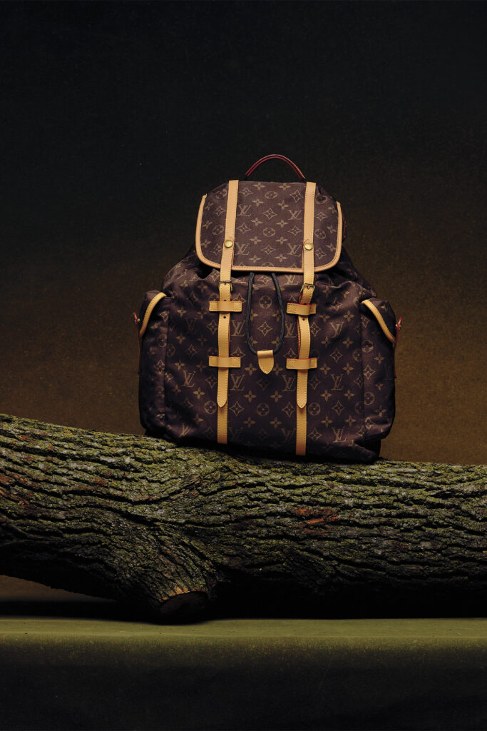 LOUIS VUITTON MEN’S CHRISTOPHER EAST WEST MM LOUIS VUITTON SILK TECH