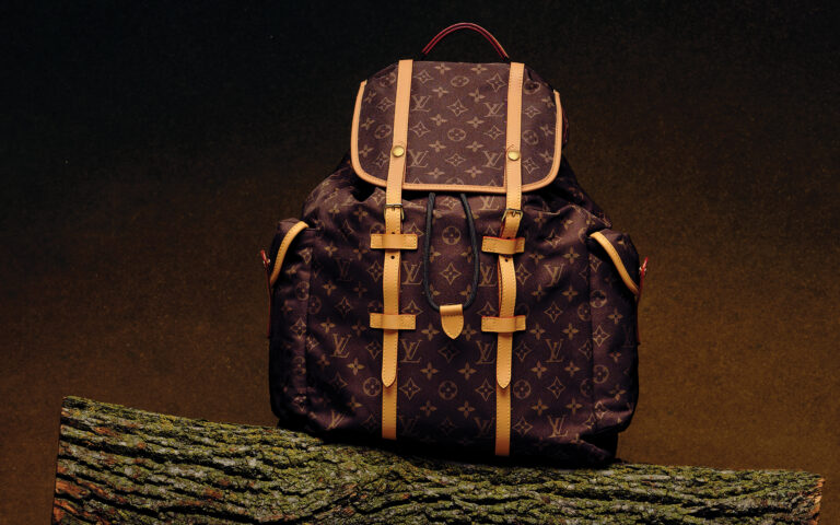 LOUIS VUITTON MEN’S CHRISTOPHER EAST WEST MM LOUIS VUITTON SILK TECH